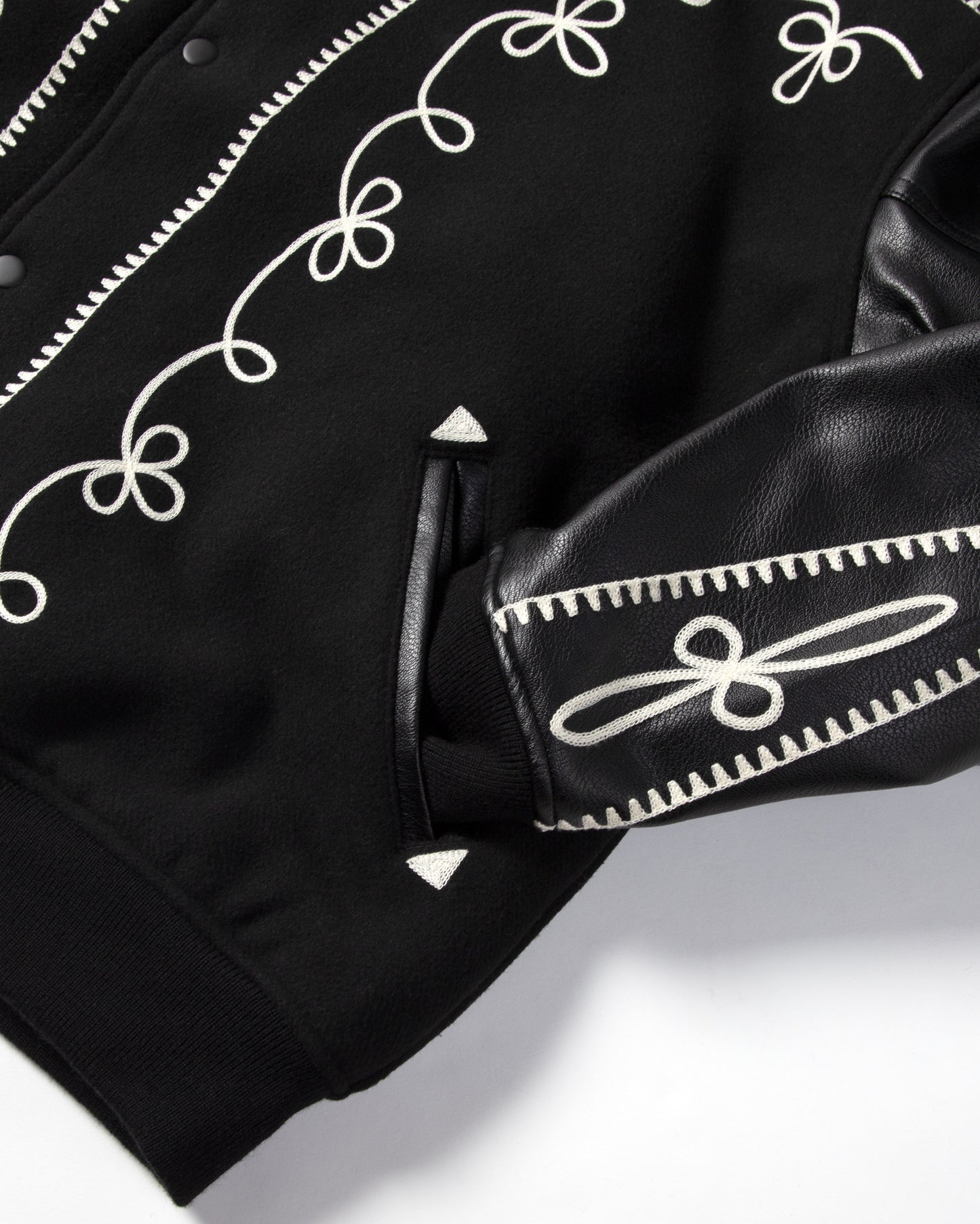 Chamarra "Varsity Bolero" X Angelo Baque